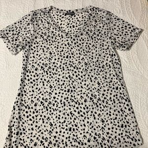 Heimish b&w leopard print no-wrinkle blouse, cuffed sleeves & pocket, sz small.